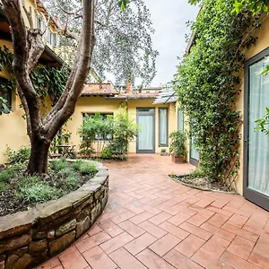 Cortile Santa Monaca Florence