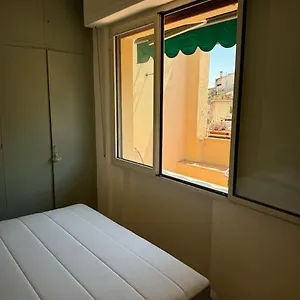 Friendly & Small 1-br With Beautiful Terrace Apartamento