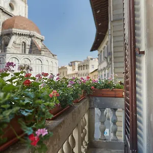 Di Piazza Del Duomo فلورنس